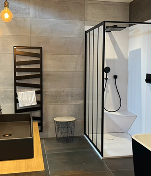 Salle de bain moderne entièrement rénové